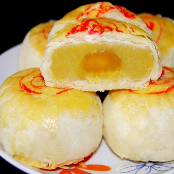What to eat in Mekong Delta in rainy days, pick Pia cake