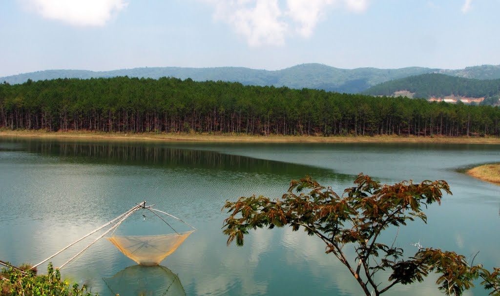 Tuyen Lam Lake