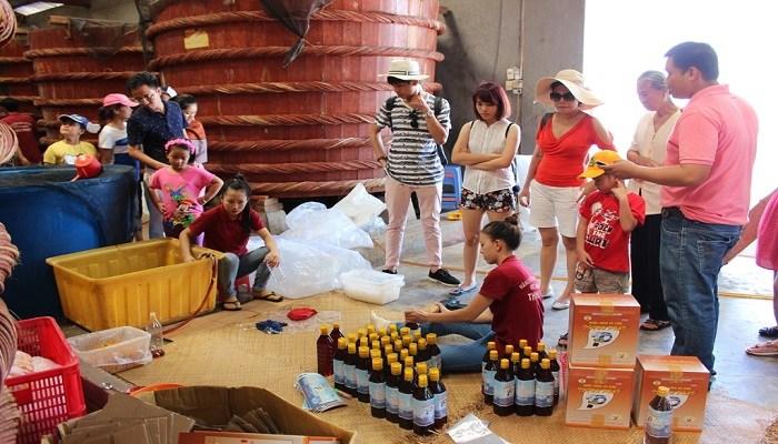 Tourists can buy Phu Quoc fish sauce when visiting here