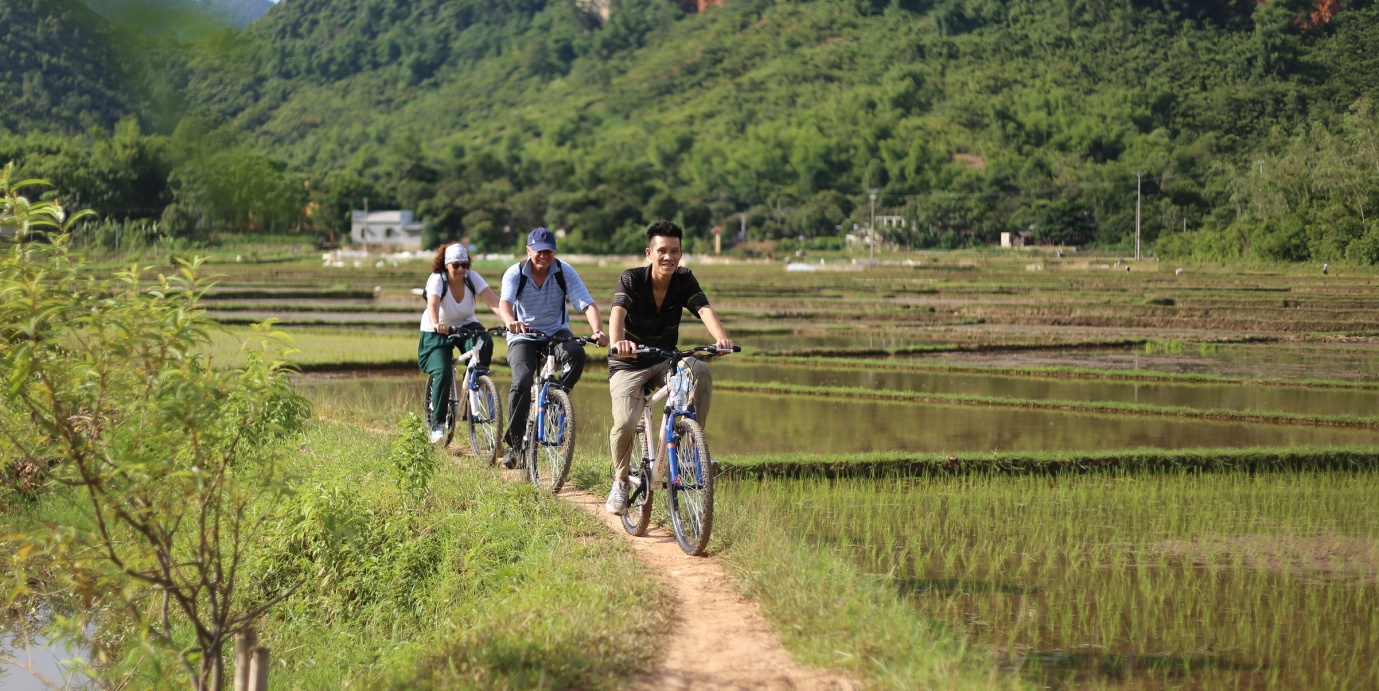 Explore Mai Chau on two wheels