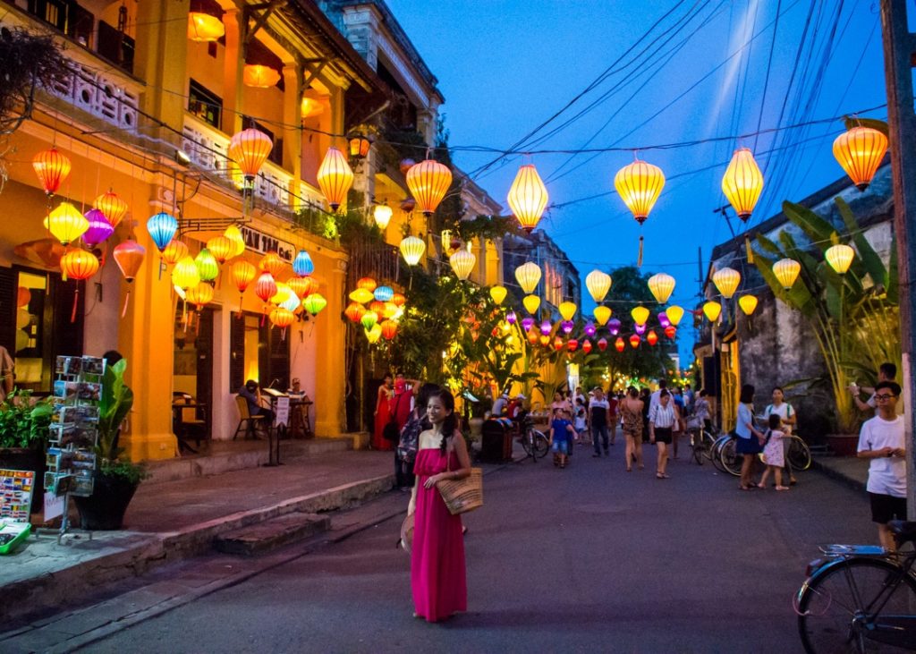 Hoi An Old Town is the best choice for walking lovers