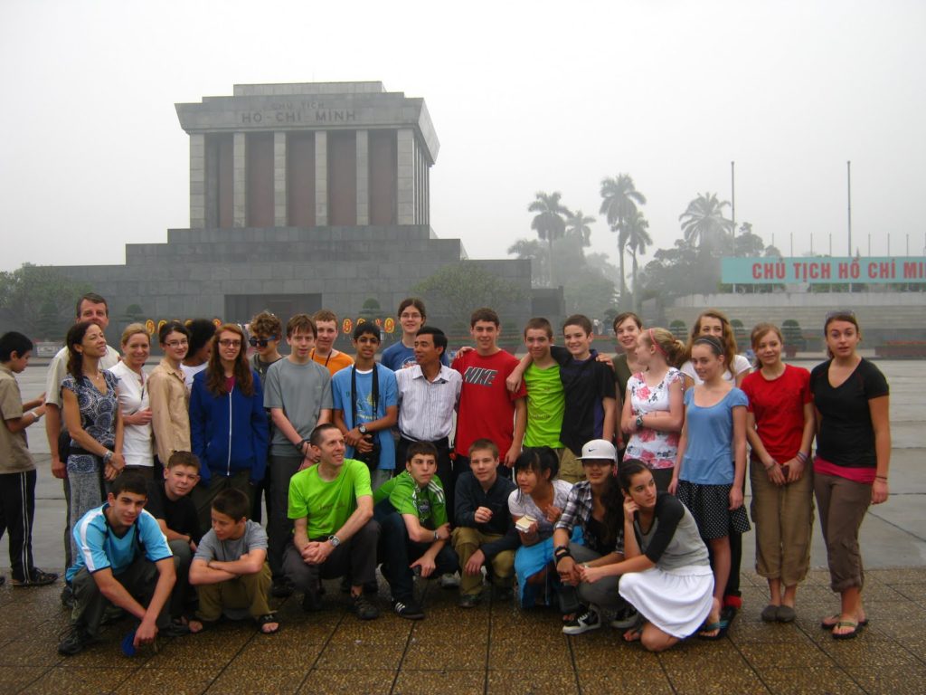 Dress up respectfully to get in the Ho Chi Minh Mausoleum